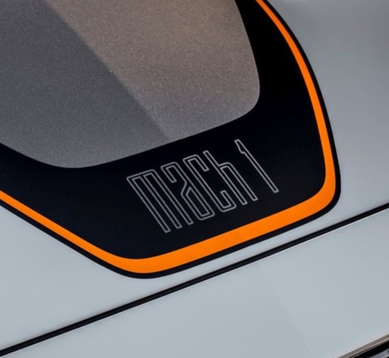 detalle capot mustang mach 1